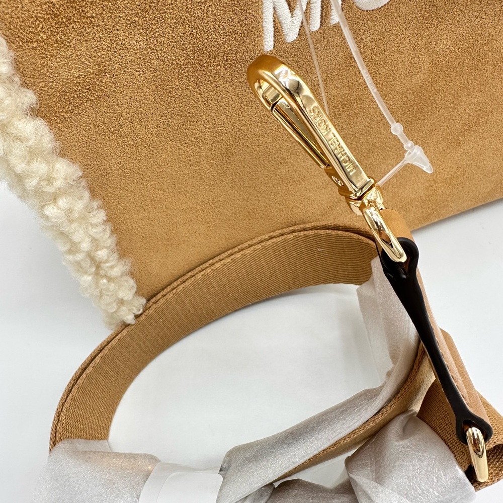 MICHAEL KORS
Mirella Medium Suede and Faux Shearling Tote Bag - Picture 14 of 16